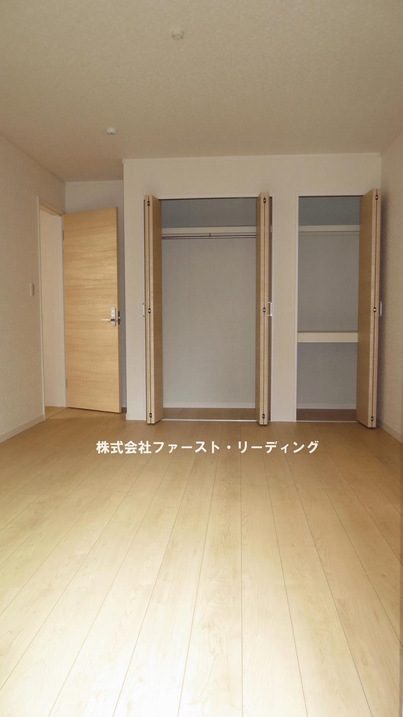 Non-living room. All room is with a closet! (December 14, 2013) Shooting