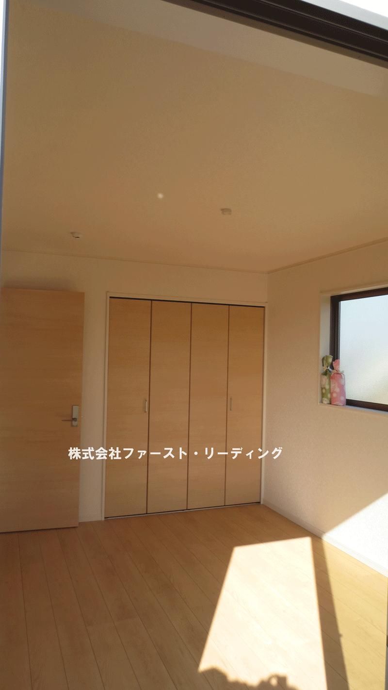 Non-living room. All room is with a closet! (December 14, 2013) Shooting