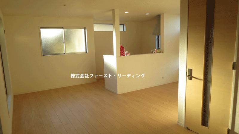 Living. Face-to-face kitchen overlooking the face of family Is 18 Pledge LDK there from four directions warm full of daylight! (December 14, 2013) Shooting