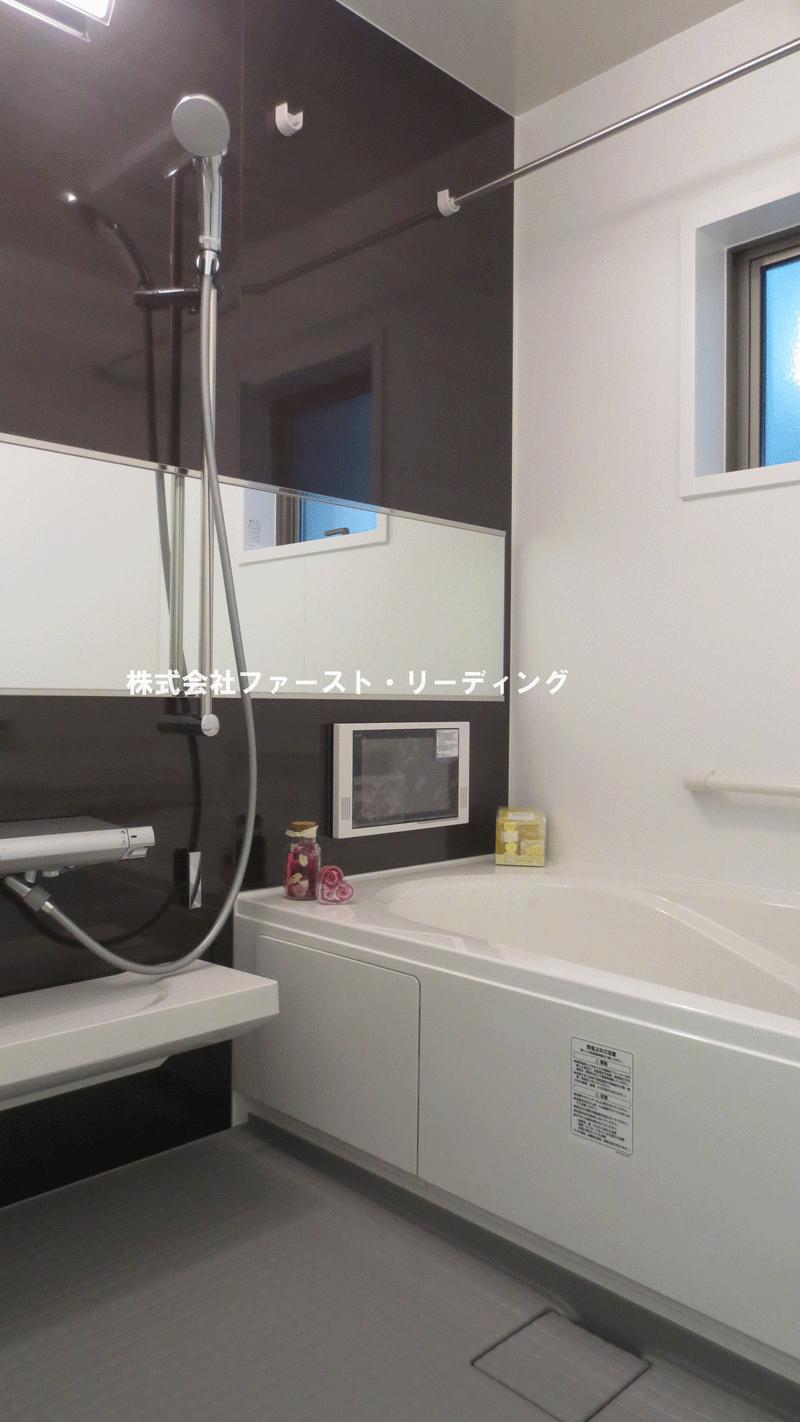 Bathroom. 12V type terrestrial digital high-definition television with bathroom Luxury system unit bus (spacious 1 tsubo size) Since the semi-automatic Reheating warm Allowed also relax comfortably slow families of return home! (December 14, 2013) Shooting