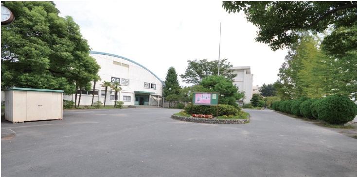 Junior high school. 1090m to Hongo Junior High School