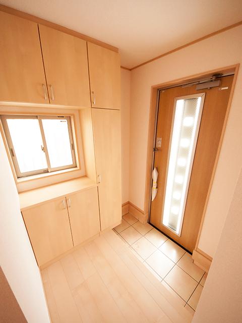 Entrance. Indoor (September 2013) Shooting