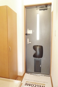 Entrance. Enhancement also entrance storage.