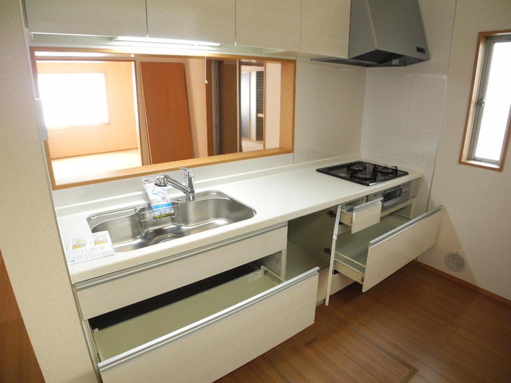 Kitchen. Indoor (11 May 2013) Shooting