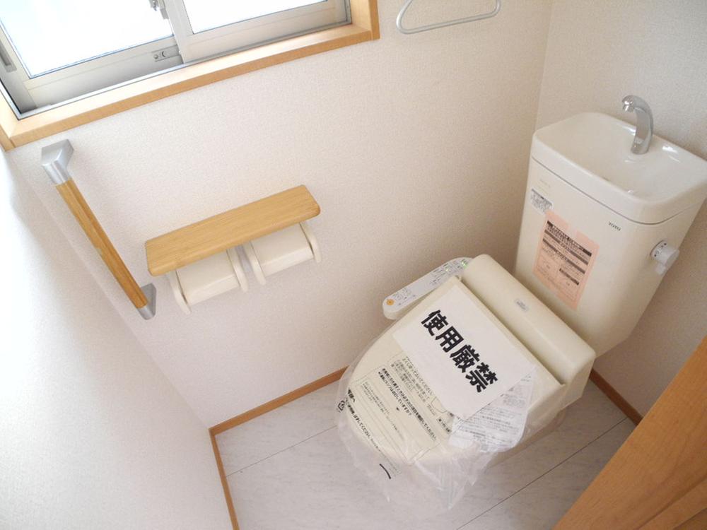 Toilet. Indoor (11 May 2013) Shooting