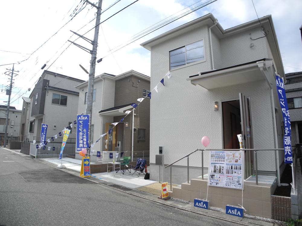 Local photos, including front road. Local (11 May 2013) Shooting