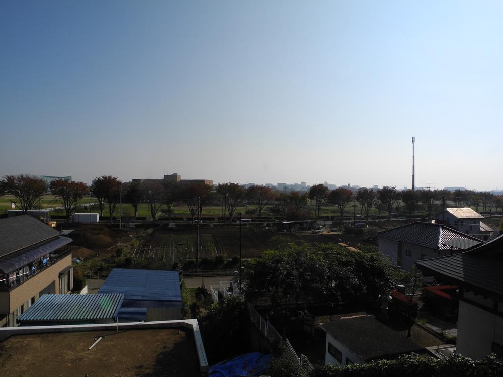 View photos from the dwelling unit. View from the site (November 2013) Shooting