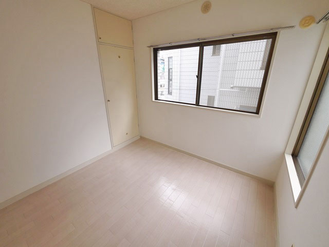 Other room space. Western-style 4.5 Pledge