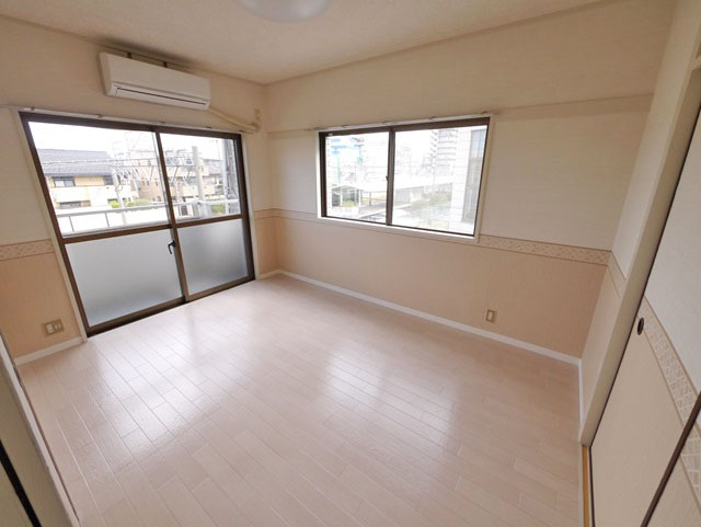 Living and room. 6 Pledge