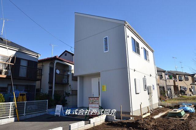 Local photos, including front road. Local (12 May 2013) Shooting