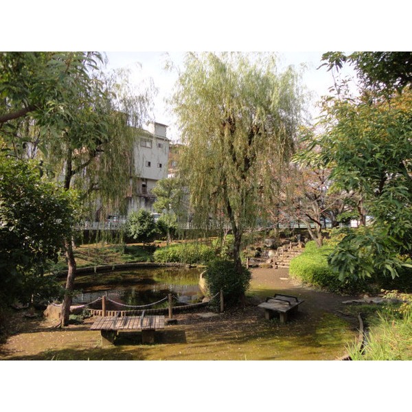 park. 666m until the mansion neighborhood park (Park)