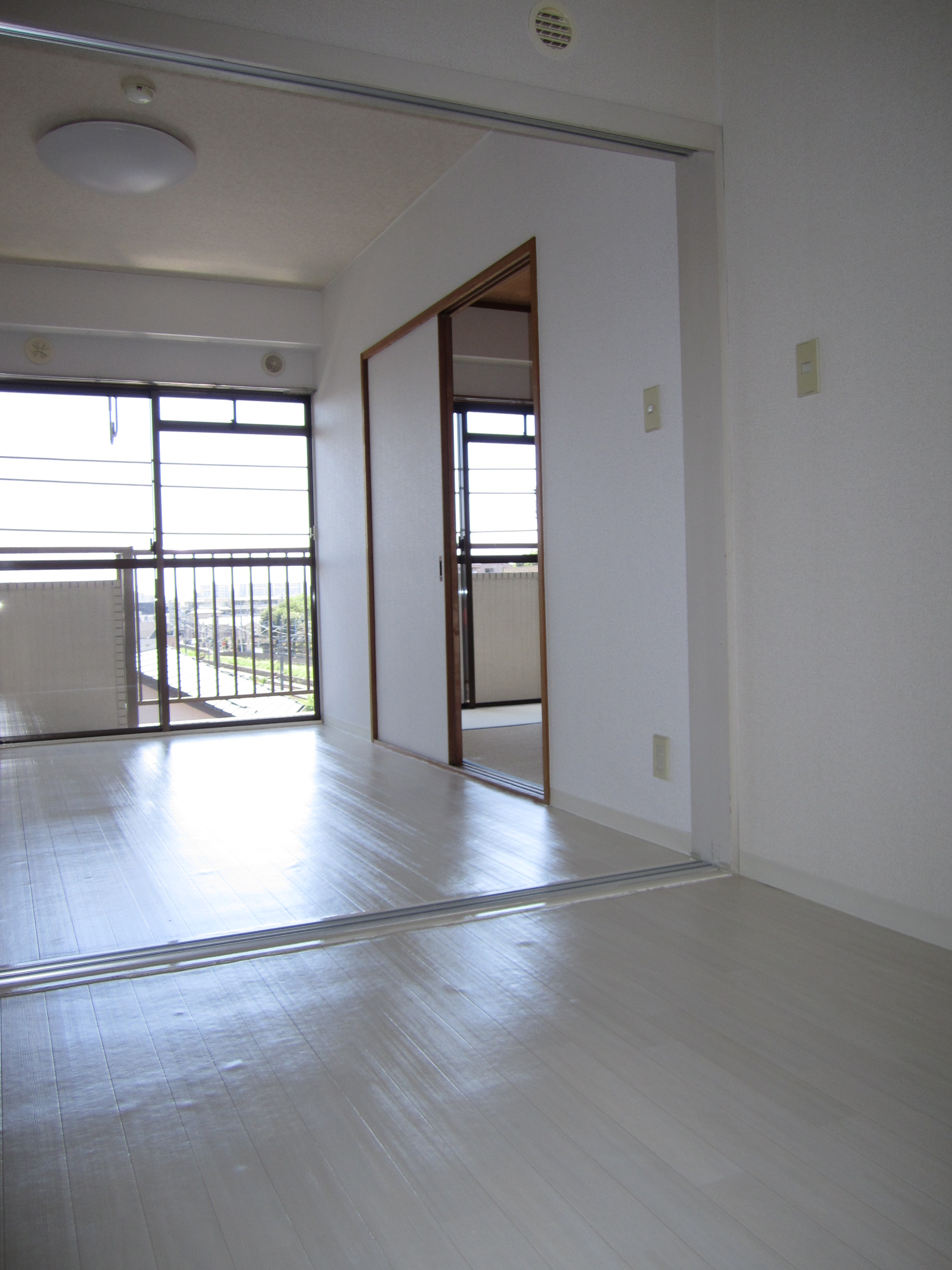 Living and room. Air-conditioned. 