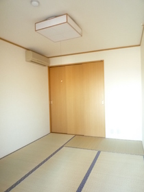 Living and room. After allese-style room is relieved.