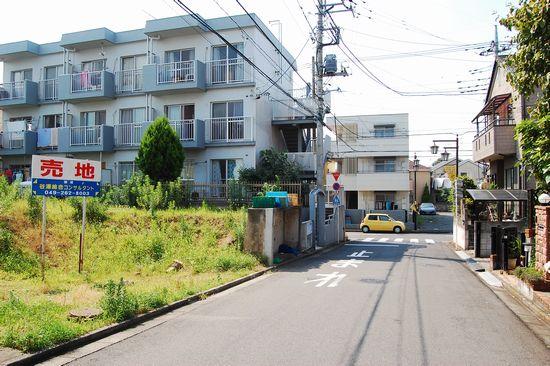 Local photos, including front road. Local (July 2012) shooting