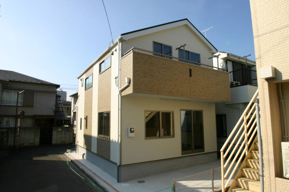 Local appearance photo. Reference: construction cases