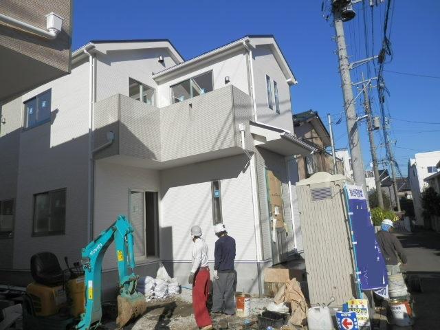 Local appearance photo. Local (11 May 2013) Shooting