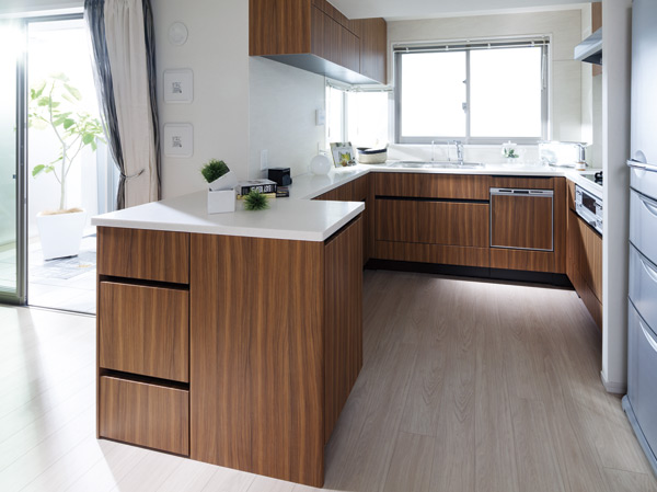 Kitchen.  [Ellesmere kitchen] Actually incorporate the point of view of those who stand in the kitchen, Not only ease of use with an emphasis on communication and design, It is a kitchen for families. (Model Room J-type ・ Menu plan ・ Some paid ・ Application deadline Yes)