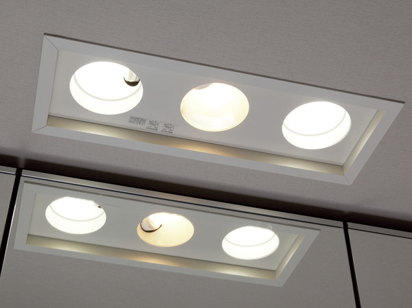 Bathing-wash room.  [Beautiful Light] Makeup lighting considering the optimal light "beautiful light". (Same specifications)