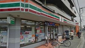 Convenience store. Seven-Eleven (convenience store) to 200m