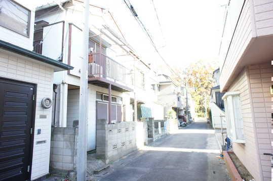 Local photos, including front road. Frontal road