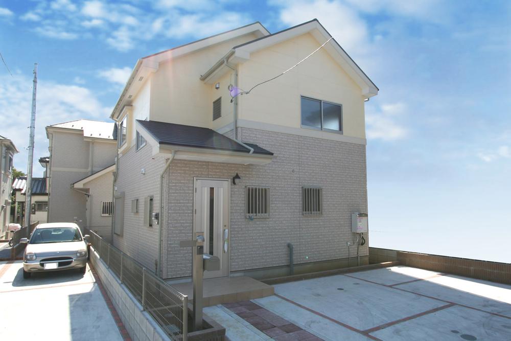 Building plan example (exterior photos). Note: Our example of construction