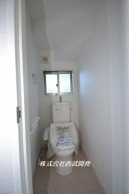 Toilet. Indoor (12 May 2013) Shooting