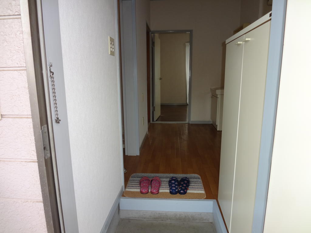 Entrance. There are shoe box