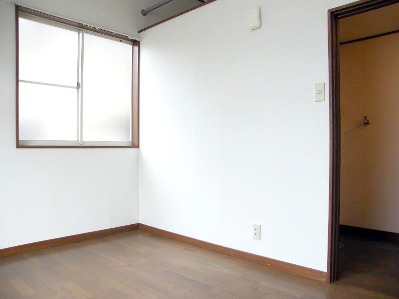 Other room space. Western style room Corner room two-sided lighting