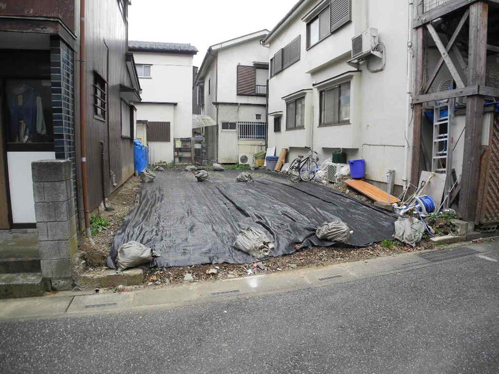 Local photos, including front road. Local (11 May 2013) Shooting