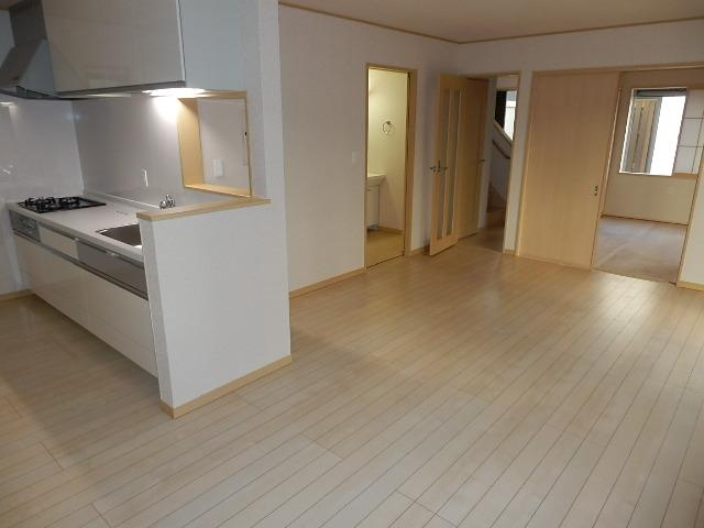 Same specifications photos (living). Same specifications