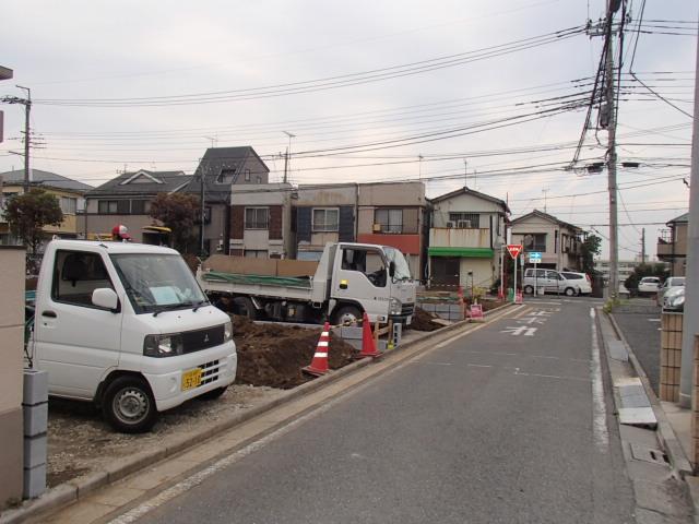 Local photos, including front road. Local (11 May 2013) Shooting