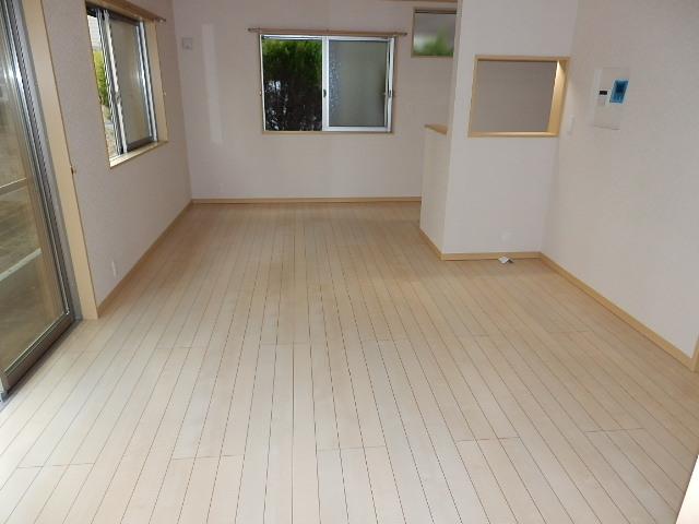 Same specifications photos (living). Same specifications