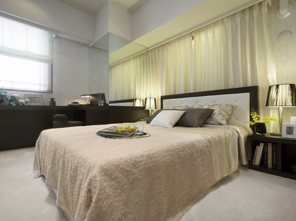 Since the main bedroom is not facing directly to the outside corridor, Privacy as a private room will be protected. About 6.5 tatami is the breadth of the room