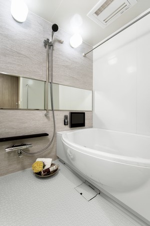 Directions to the model room (a word from the person in charge)