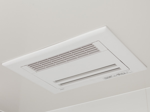 Bathing-wash room.  [Bathroom heating ventilation dryer] Installing a bathroom heating ventilation dryer also to dry out the laundry when on a rainy day and hurry. Removal of bathroom humidity ・ It is also effective in mold prevention.
