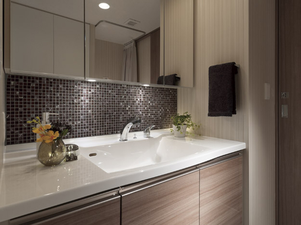 Bathing-wash room.  [sanitary] every day, In the water around to touch the eyes and hands, Cleanliness not only the ease of use and design, We need to care also for the ease of care. Surface materials and equipment, By sticking to thoroughly up to the lighting, To all your family you have realized your able sanitary comfortably forever in the comfort.