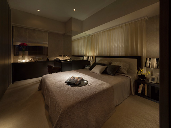 Interior.  [bedroom] Clearly separated the public zone and private zone of residence, Consideration to relax also freely calm time to spend alone. Also, Sufficient room is of course, Taking into account the balance of the amount of light to every corner, Such as to produce a dramatic scene in which light and shade of light produces, Also pursuing performance as a place where high-quality rest is obtained.