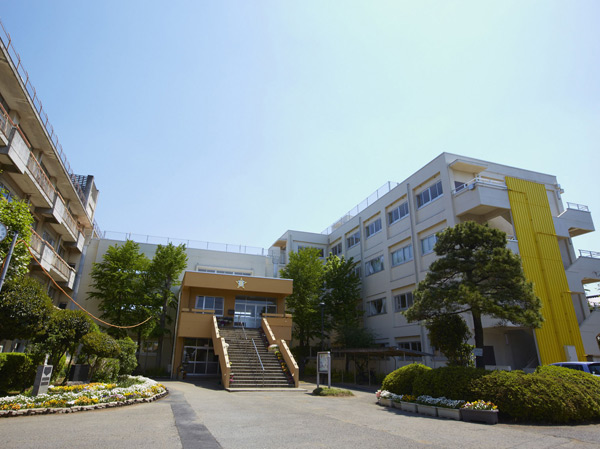 Surrounding environment. Municipal Oi West Junior High School (about 1600m ・ A 20-minute walk)