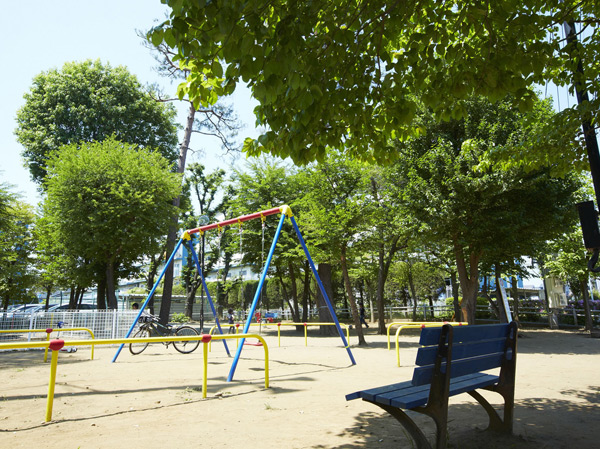 Surrounding environment. Municipal Saikaku Keoka park (about 290m ・ 4-minute walk)