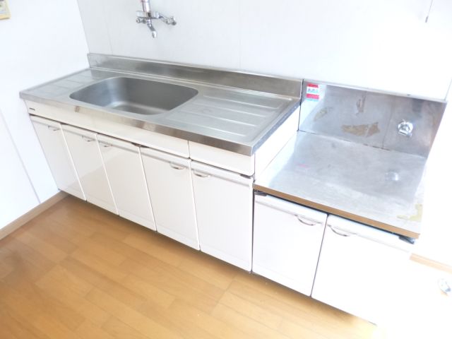 Kitchen. Gas stove installation Allowed ☆ Economical city gas