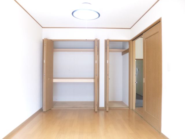 Living and room. Plenty of storage 1 between half ☆ Day is also good