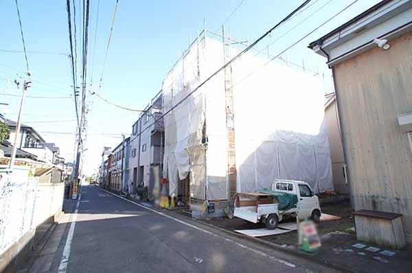 Local photos, including front road. Local (11 May 2013) Shooting