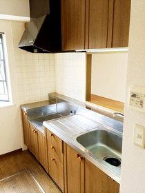 Kitchen. You can put two-burner stove ・ Face-to-face