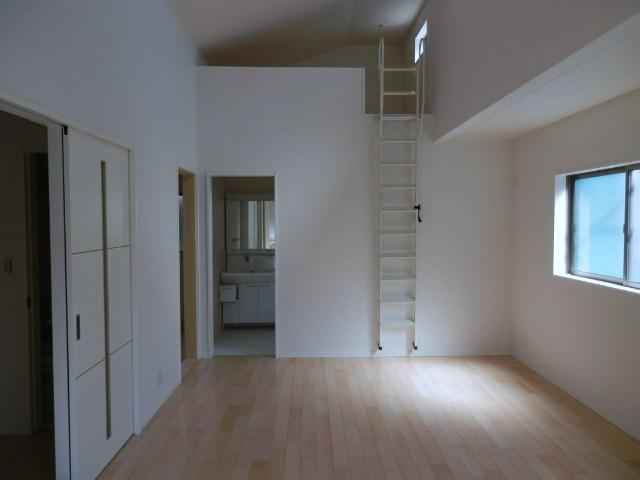 Living. "Building 2"  Indoor (10 May 2013) Shooting