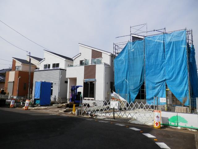 Local photos, including front road. Local (10 May 2013) Shooting