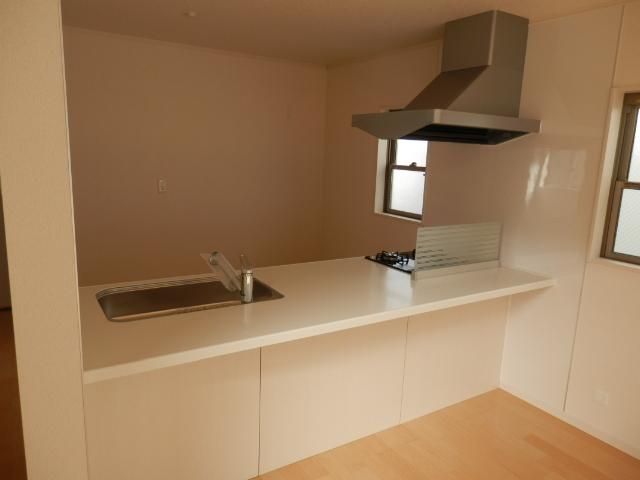 Kitchen. "6 Building"