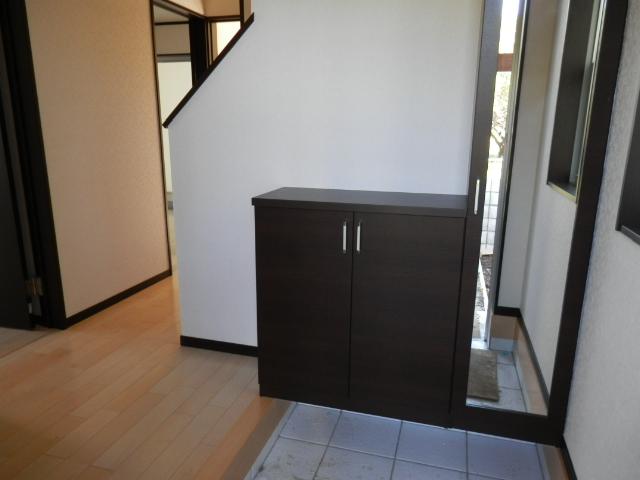 Entrance. "1 Building"