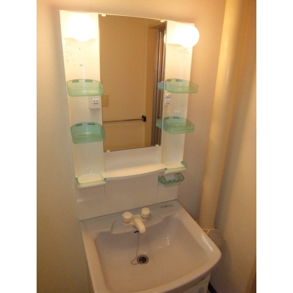 Washroom. Independent wash basin!