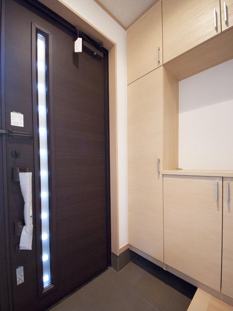 Entrance. Room (August 2013) Shooting