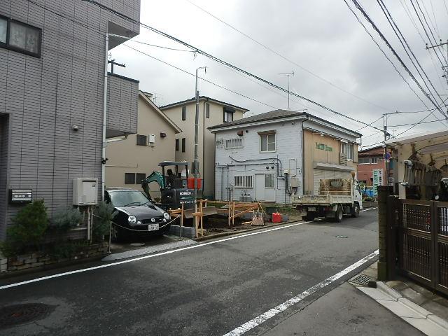 Local photos, including front road. Local (10 May 2013) Shooting